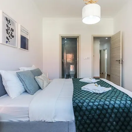 Portucale ! Balcony Almada