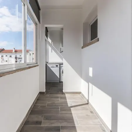 Portucale ! Balcony Almada